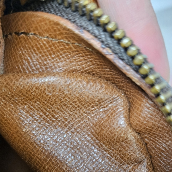 Authentic Louis Vuitton Jeune Fille Crossbody Bag - Picture 9 of 11